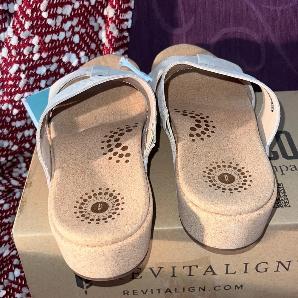 NIB REVITALIGN Women's Andover Wedge Sandal by Waco Shoe Co. W 7.5 - Picture 3 of 10